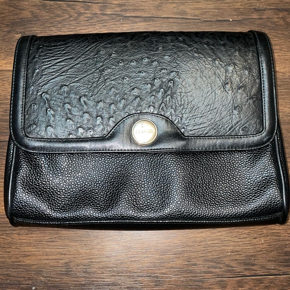 Chaus black clutch